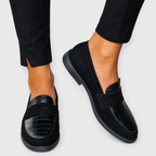 Engracia | Mocasín Negro con Textura y Borlas
