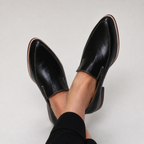 Saturnina | Mocasín Negro Clásico